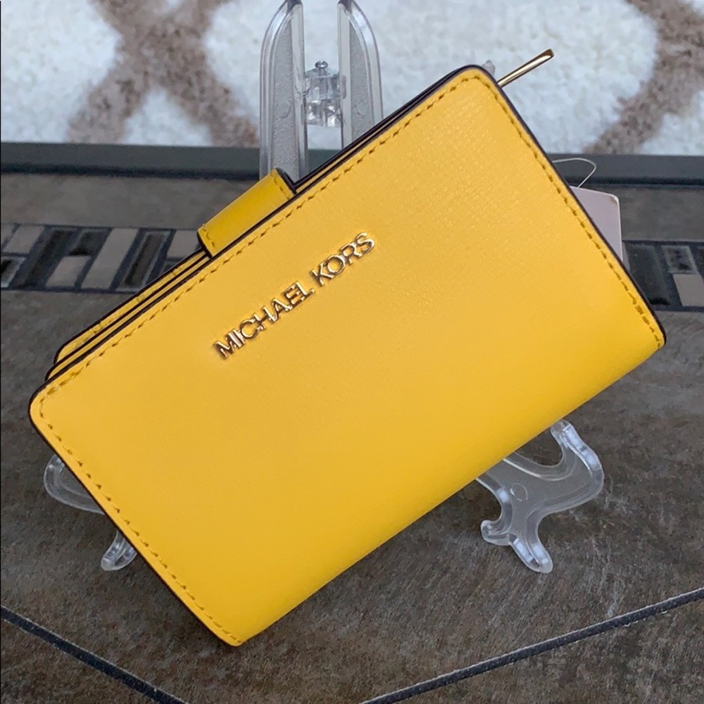 Michael Kors Jet Set Travel BIFLD Zip Coin Wallet - Picture 15 of 16